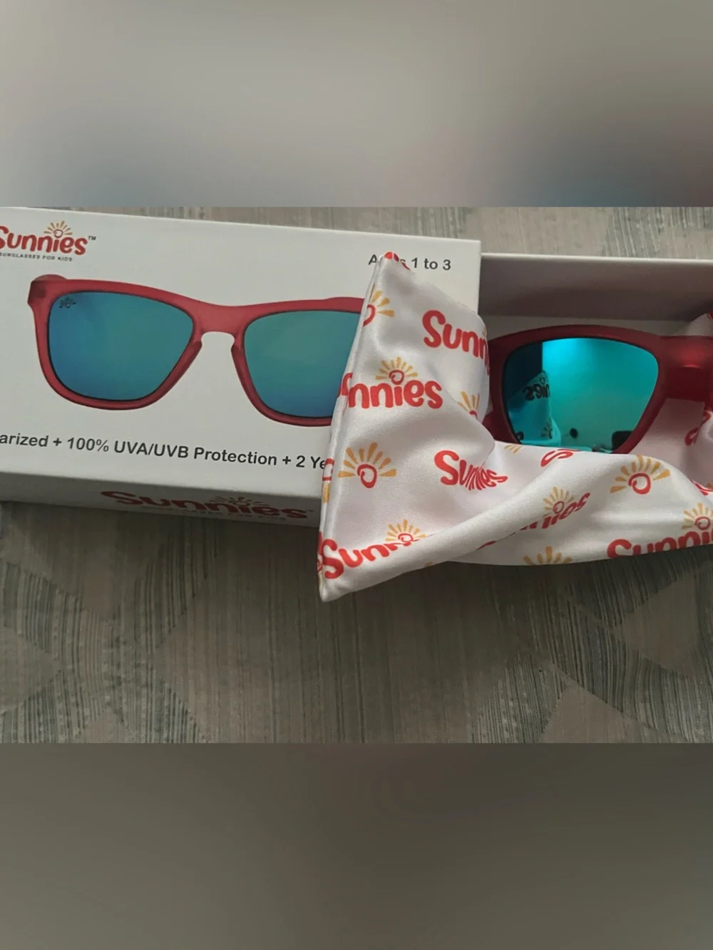 Sunnies red white